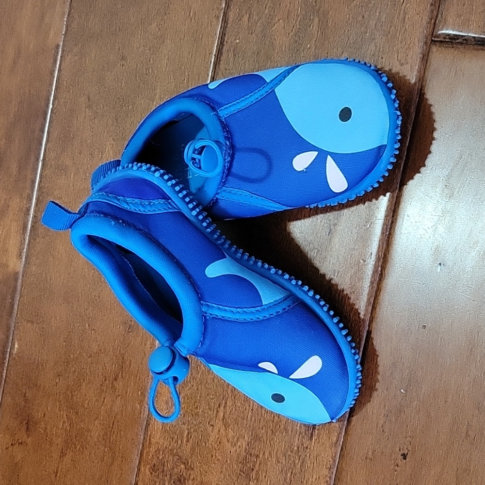 Toddler water Shoes sz 8